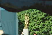 Statua della Madonna col Bambino in piazza Immacolata